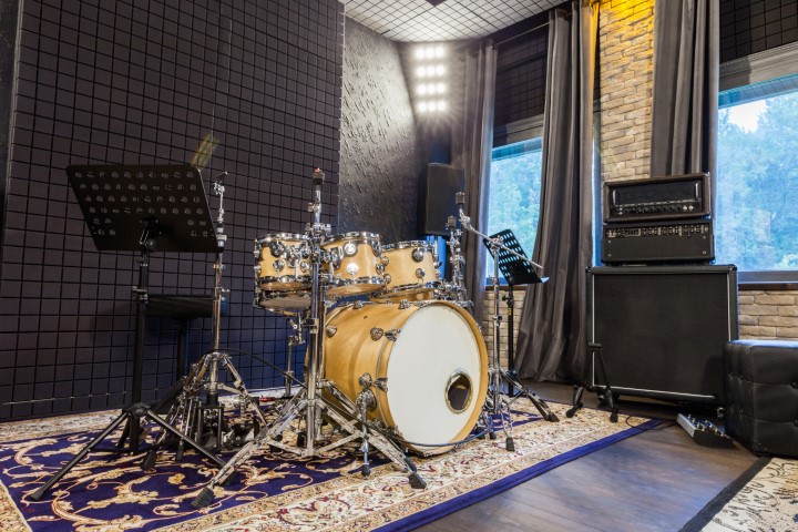 drum-set-in-a-professional-studio-to-record-sound-2023-11-27-05-12-42-utc (Small)